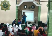 Damkar Edukasi Mitigasi Bencana kepada Siswa Baru