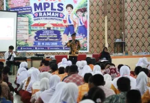 Kadis Kominfo Bekali Siswa SMPN 4 Tanjungpinang Literasi Digital