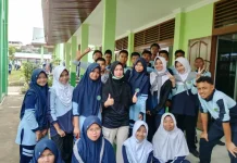Tim Adiwiyata Bersama MTsN Tanjungpinang Wujudkan Lingkungan Madrasah yang Asri