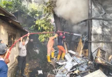 Lebih dari Satu Jam, Api yang Menghanguskan Gudang Elektronik Berhasil Dipadamkan