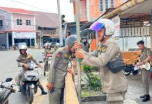 Satpol PP Lingga Imbau Warga Kibarkan Merah Putih