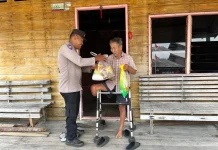 Polsek Daik Salurkan Sembako Sasar Warga Pancur