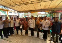 Pemko Tanjungpinang Salurkan Bantuan Pangan Kepada 1.531 Warga Tanjung Unggat