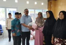 KUA Teluk Bintan dan Baznas Salurkan Sembako untuk Warga Desa Pangkil