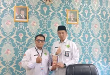 Kak Aam, Tuangkan 26 Tahun Kisah dalam Buku