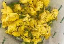 Menikmati Scrambled Egg untuk Teman Santai Siang