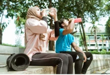 Badan Berkeringat usai Olahraga, Saatnya Kembalikan Cairan Tubuh