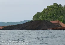 Tongkang Bermuatan Batu Bara Miring di Perairan Pulau Dedap, Dikandaskan