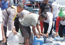 Kemarau, Polres Anambas Salurkan 20 Ton Air Bersih ke Warga Sri Tanjung