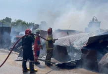 Gudang Berisi Bahan Mudah Terbakar di Tanjung Unggat Hangus Dilalap Api