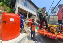 Kemarau Berlanjut, Polres Anambas Salurkan 20 Ton Air Bersih