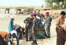 Puslatpurmar 9 Dabo Singkep Bersihkan Pantai Sekop Laut