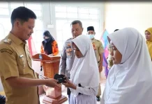 Pemkab Anambas Lakukan Pembagian Masker Kepada Masyarakat