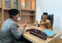 Sekda Lingga Tunaikan Zakat melalui BAZNAS