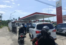 Kios BBM Tutup, SPBU Dabo Diserbu Warga