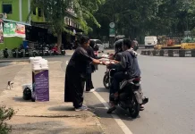 KSI bersama Naveeza Travel Salurkan 90 Paket Makanan di Bintan Centre