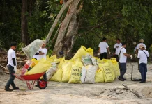 Menjelang World Cleanup Day, Bintan Resorts Gelar Bersih-bersih Pantai