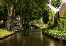Desa Giethoorn, Belanda Hidup tanpa Jalan Raya dan Kendaraan