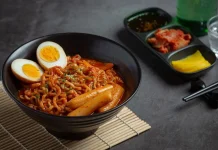 Tren Makanan Pedas di Media Sosial, Apakah Selalu Aman bagi Lambung?