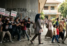 Dampak Fanatisme terhadap Perilaku Sosial