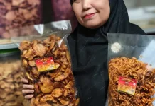 Pensiun Tetap Produktif, Anita Rozana Tekuni Usaha Keripik Kentang