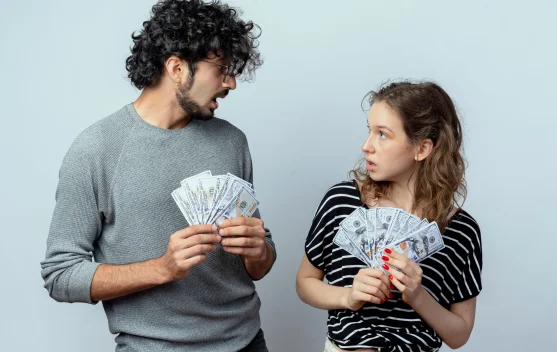 Fokus Uang Bisa Kurangi Empati Sosial