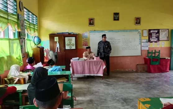 Pengawas Tinjau Langsung Proses Belajar di MIN