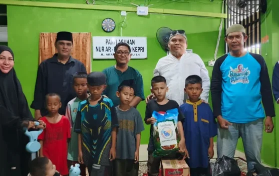 Alumni SMANDA 96 Tanjungpinang Berbagi Sembako di Panti Asuhan