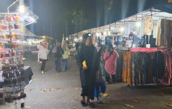 Malam Terakhir Bazar Pamedan Dipadati Warga