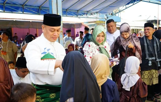 Momen Bupati Nizar Salat Id di Desa Tanjung Kelit