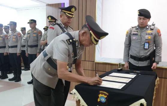 Penyerahan Jabatan Karolog dan Ps. Kayanma Polda Kepri