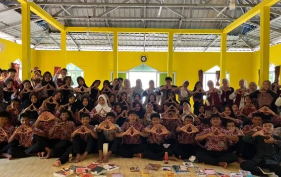 Mahasiswa KKN STAIN SAR Kepri Gelar Literasi Keliling di SMAN 1 Mantang