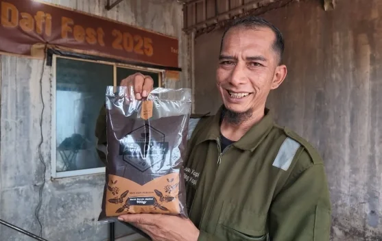 Abu Dafi Perkenalkan Kopi Lokal Tanjungpinang di Fesmed Selat Malaka