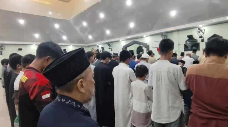 Warga Muhammadiyah Laksanakan Tarawih