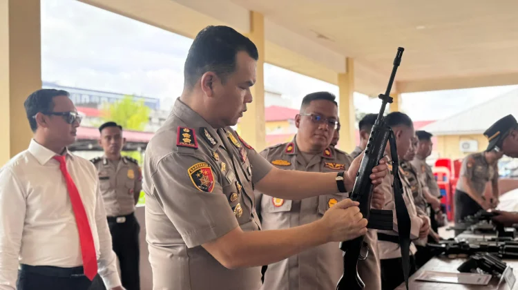 Tegakkan Disiplin Personel, Kapolres Pimpin Pemeriksaan Senpi