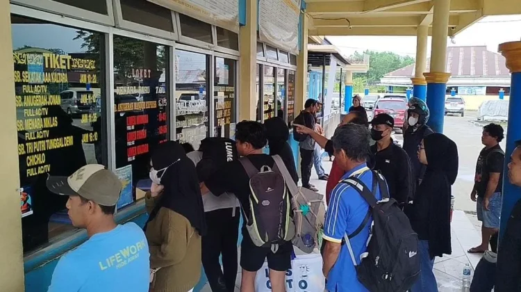 Pemudik Kaltim Serbu Pelabuhan Kayan II Tanjung Selor, Ribuan Penumpang Berangkat
