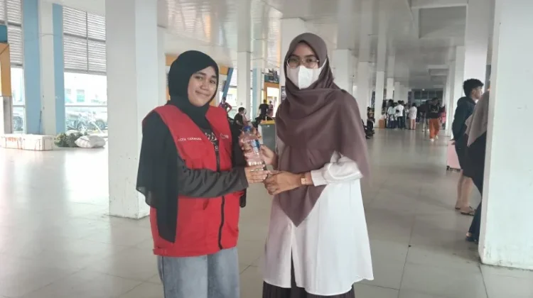 PMI Tarakan Dapat Bantuan 36 Dos Air Mineral