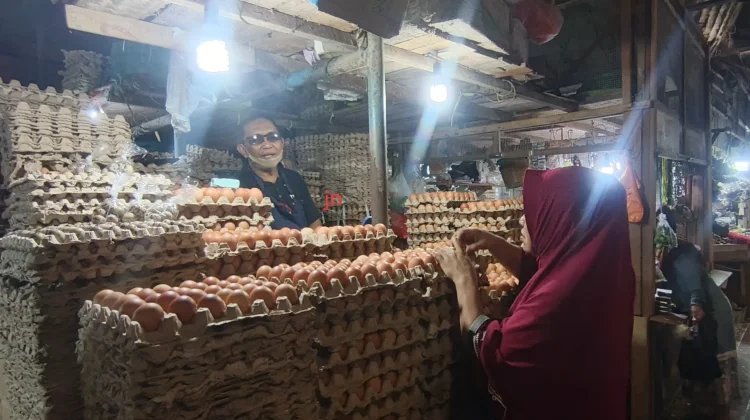 Harga Telur Ayam Meroket jelang Idulfitri