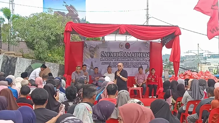 Safari Ramadan, Deddy Sitorus Bagikan Ratusan Paket Sembako