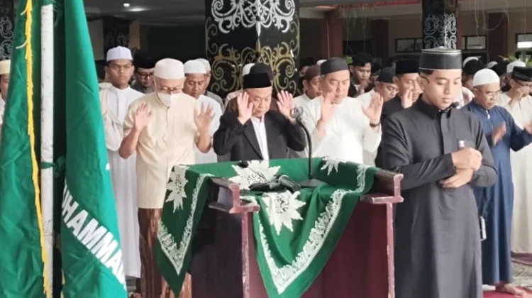 Warga Muhammadiyah Salat Id dengan Khusyuk