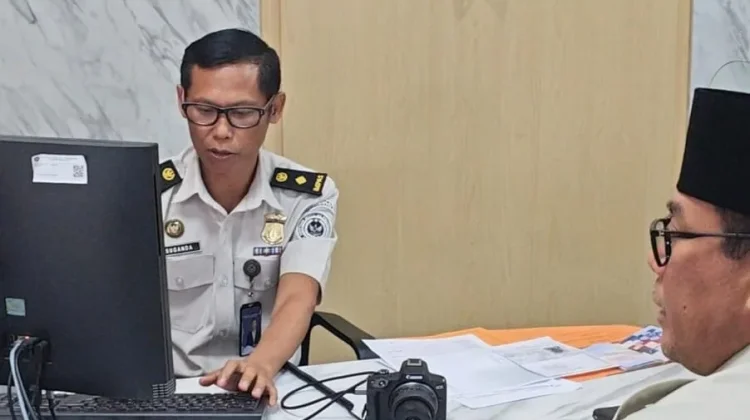 Pengurusan Paspor di Hari Libur Lebaran Tembus 152 Pemohon