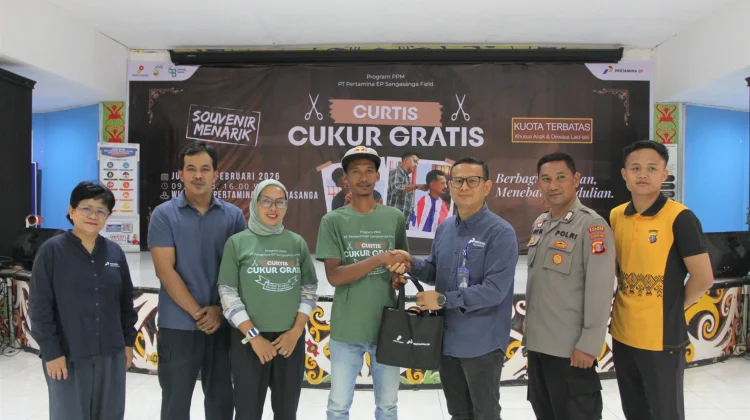 Cukur Gratis jelang Idulfitri Program PEP Sangasanga Field & PHSS Berdayakan Warga