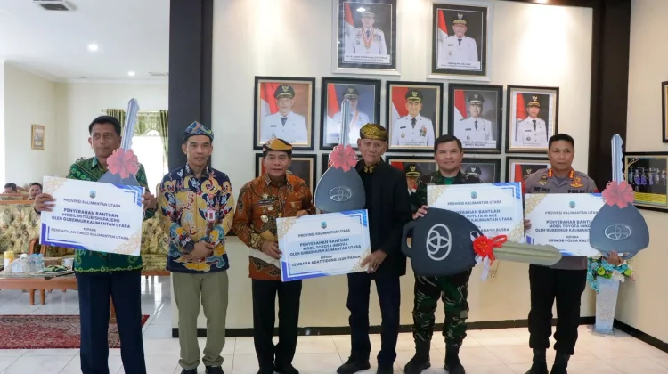 Pemprov Hibahkan Kendaraan Operasional