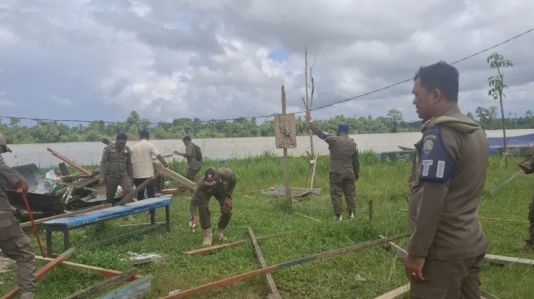 PKL dan Bangunan Liar di Tepian Sungai Kayan Ditertibkan