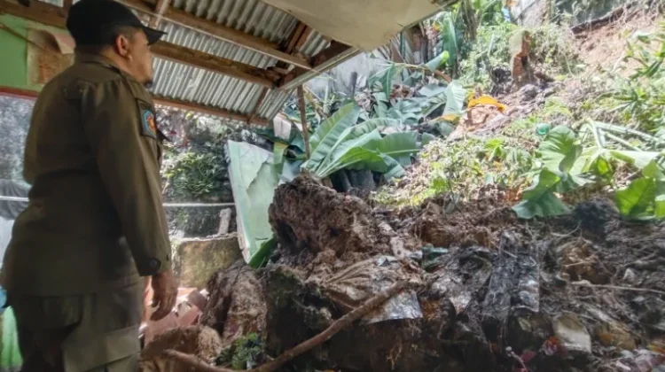 Tiga RT di Lingkas Ujung Rawan Longsor