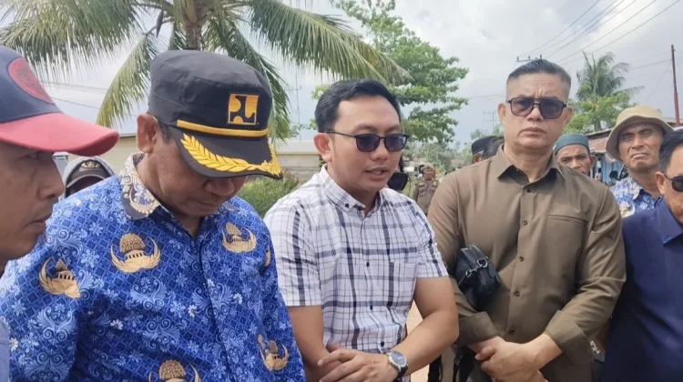Perjuangkan Perbaikan Jembatan di RT 07 Pantai Amal