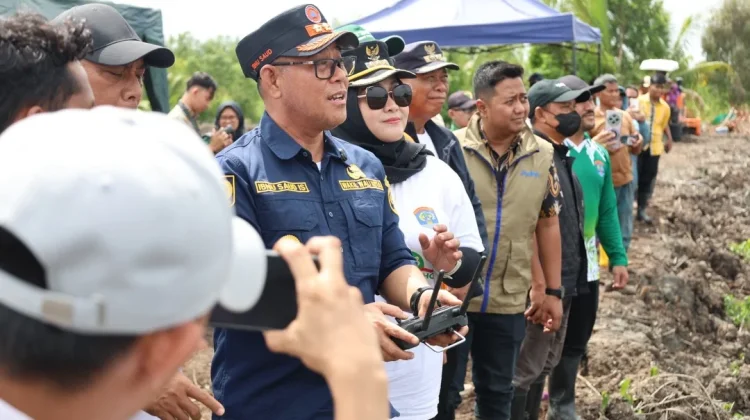 Dukung Swasembada Pangan, Ibnu Saud Pimpin Tanam Padi Pakai Drone di Juata Laut