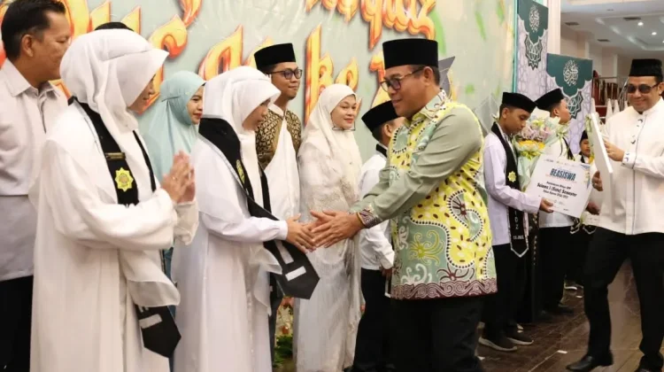 Wisuda 291 Tahfidz SIT Ulul Albab, Al-Qur’an Harus Jadi Jangkar Kehidupan