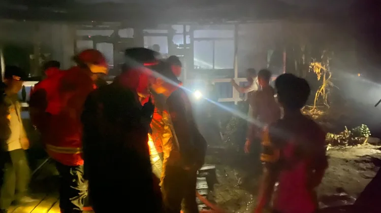 Ditinggal ke Kebun, Rumah Terbakar Diduga akibat Korsleting Listrik