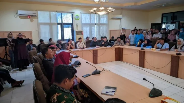 DPRD Tolak Merger SMPN 13 dengan SMPN 14
